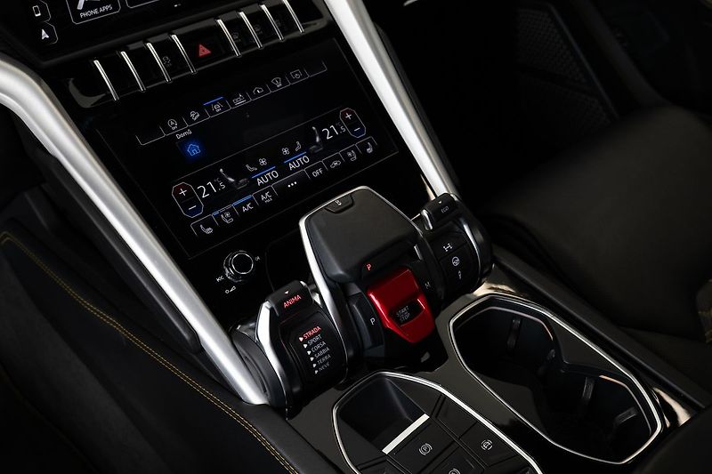 Lamborghini Urus 23/B&O 3D/Pano/Full ADAS/DAB+ - fotka 13 z 24