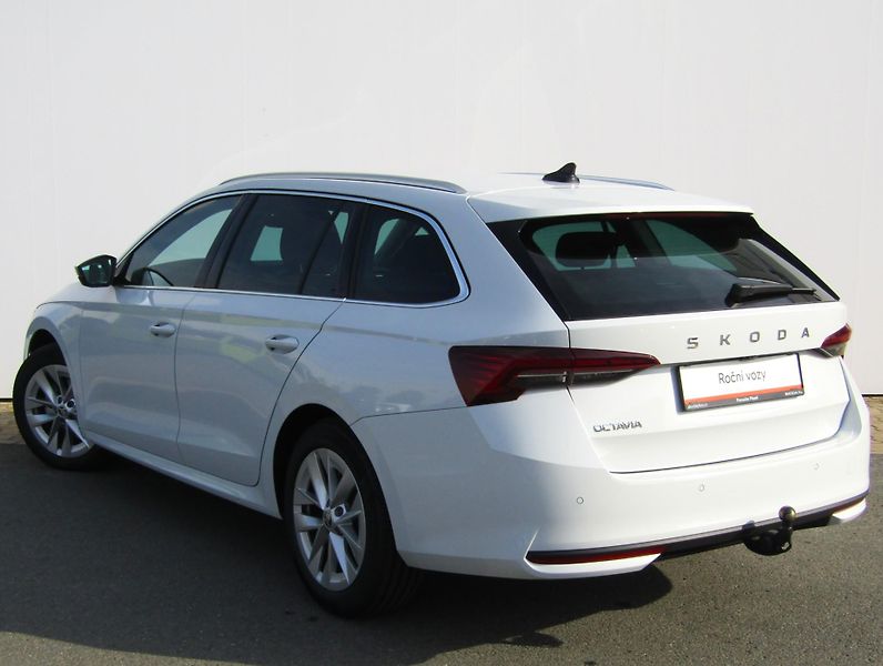 Škoda Octavia IV FL Combi Top Selection 2.0 - fotka 13 z 30