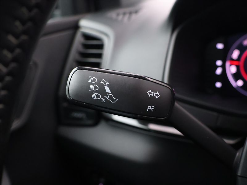 Škoda Karoq 1,5 TSI 110kW Sportline DSG CZ - fotka 14 z 27
