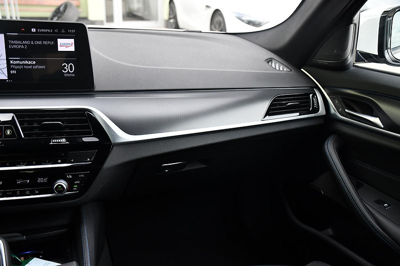 BMW Řada 5 530e PHEV M-SPORT xD HUD 1M ČR - fotka 9 z 39