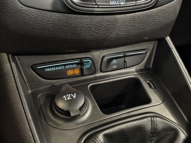 Ford Tourneo Courier 1.5 TDCi VÝHŘEVY, PDC, ČR, DPH - fotka 21 z 24