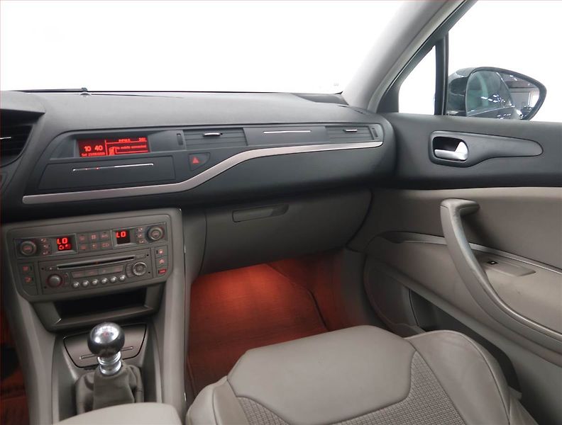 Citroën C5 (2011) 2.0 HDi, po STK, jezdí dobře - fotka 8 z 19