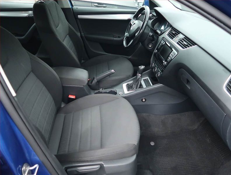 Škoda Octavia (2015) Ambition 1.6 TDI, Tempomat - fotka 9 z 16
