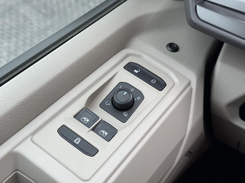 Volkswagen Multivan (2023) T7 2.0TDi, DSG, 1.Maj, RZV - fotka 43 z 51