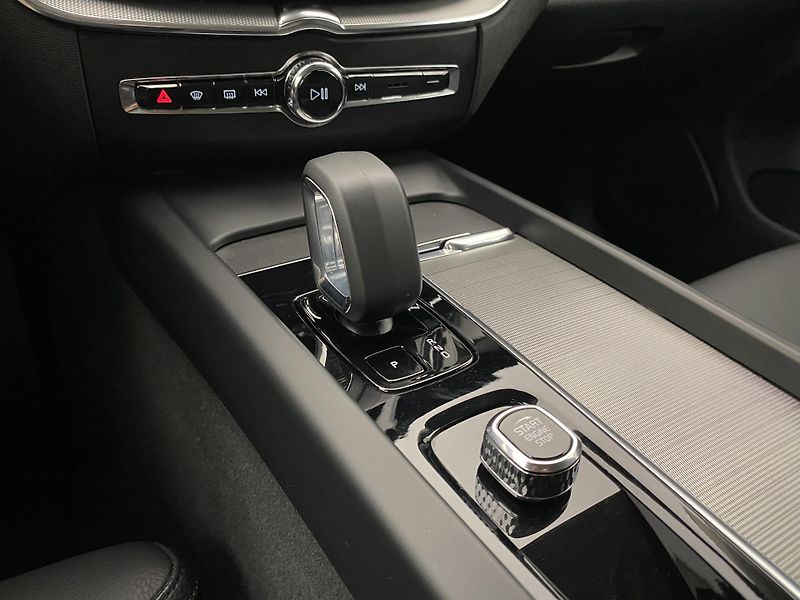 Volvo XC60 B4 AWD BRIGHT PLUS AUT CZ - fotka 27 z 60