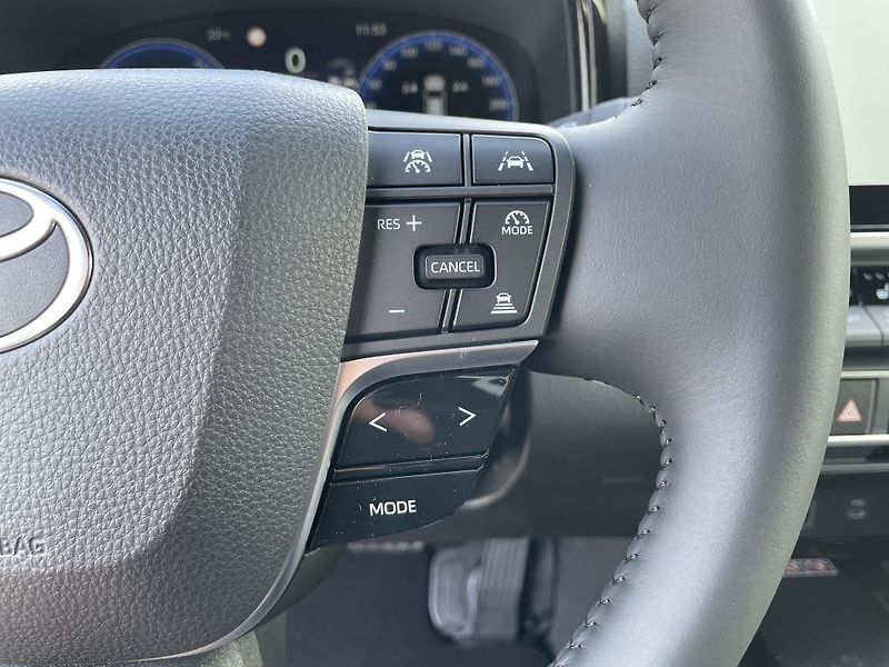 Toyota Camry 2.5 Hybrid Executive - fotka 24 z 29