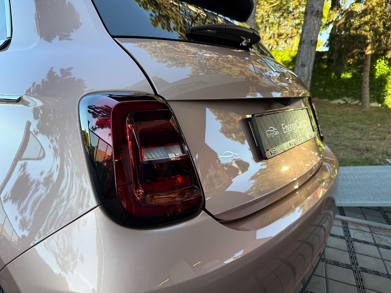 Fiat 500 LaPrima 42 kWh JBL Panorama - fotka 10 z 37
