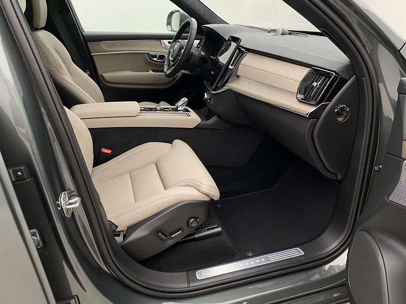Volvo XC90 (2026) T8 AWD Plug-in BRIGHT ULTRA - fotka 26 z 75
