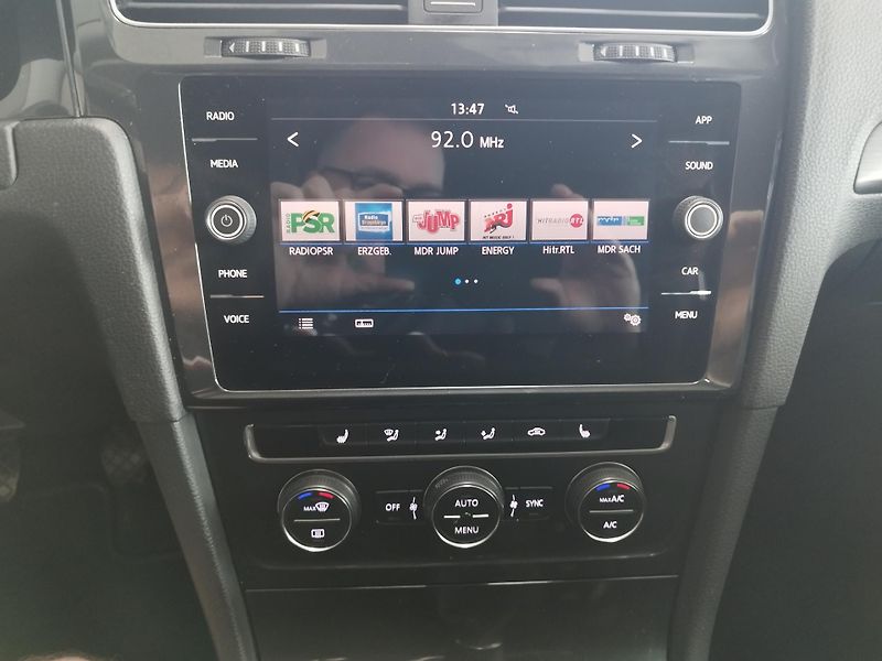 Volkswagen Golf (2017) TSI,92KW,FULL,LED,19ALU,TAŽNÝ - fotka 27 z 39