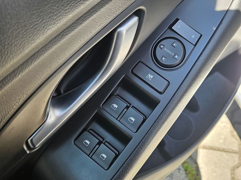 Hyundai i30 1,6 CRDi DPH Trikolor Comfort - fotka 11 z 36