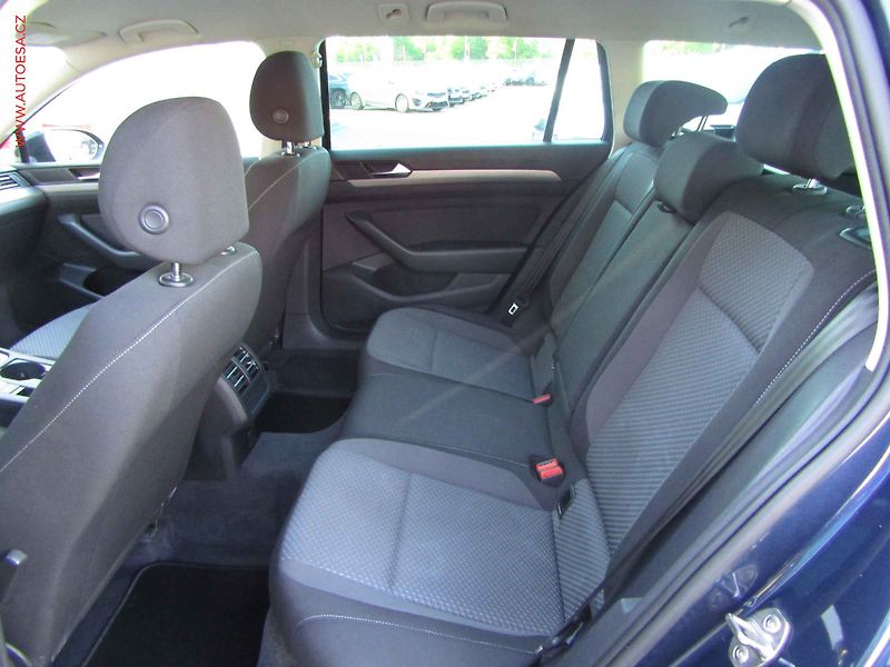 Volkswagen Passat (2015) 1.6 TDi, AC, výhřev sed - fotka 10 z 16