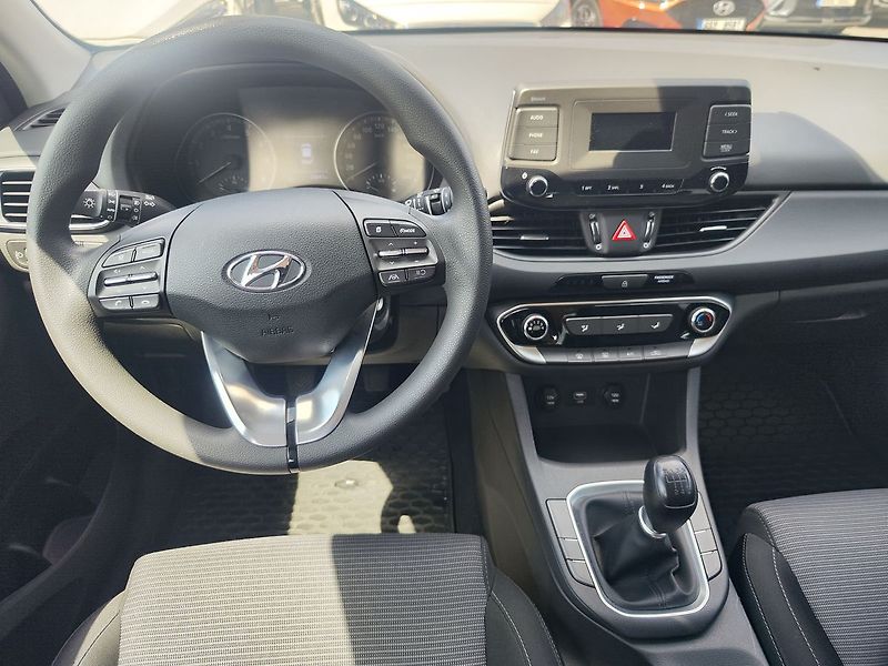 Hyundai i30 1.5i/81kW Start - fotka 12 z 25