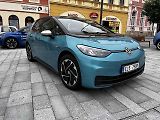 Sraz elektromobilů na náměstí ve Valašském Meziříčí, 5. srpna 2023.