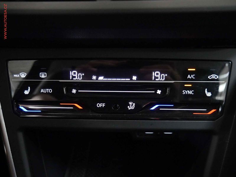 Volkswagen Taigo (2023) 1.0TSI, ČR, servis.kniha - fotka 15 z 19