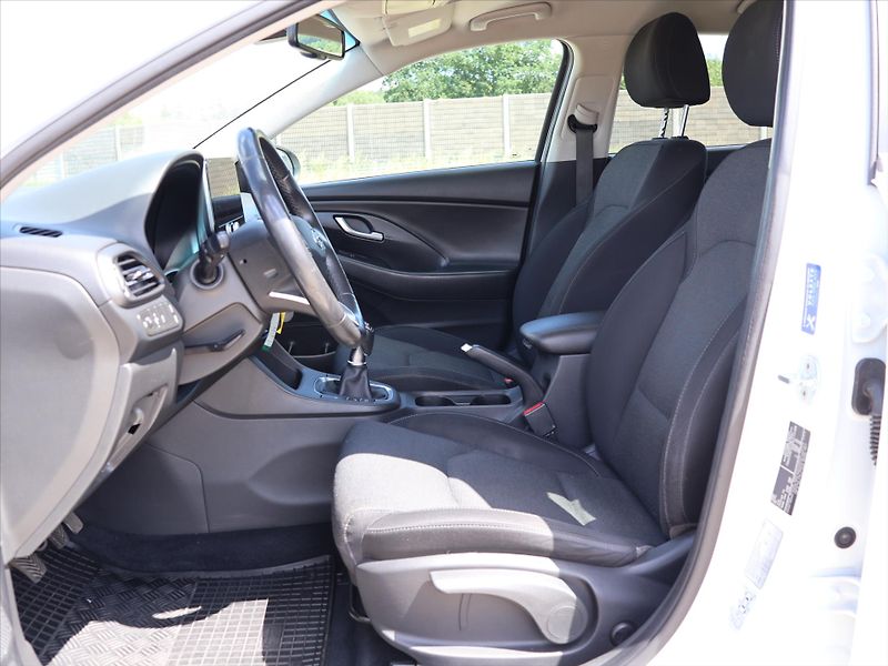 Hyundai i30 1,5 T-GDI 117kW Family Smart - fotka 11 z 33