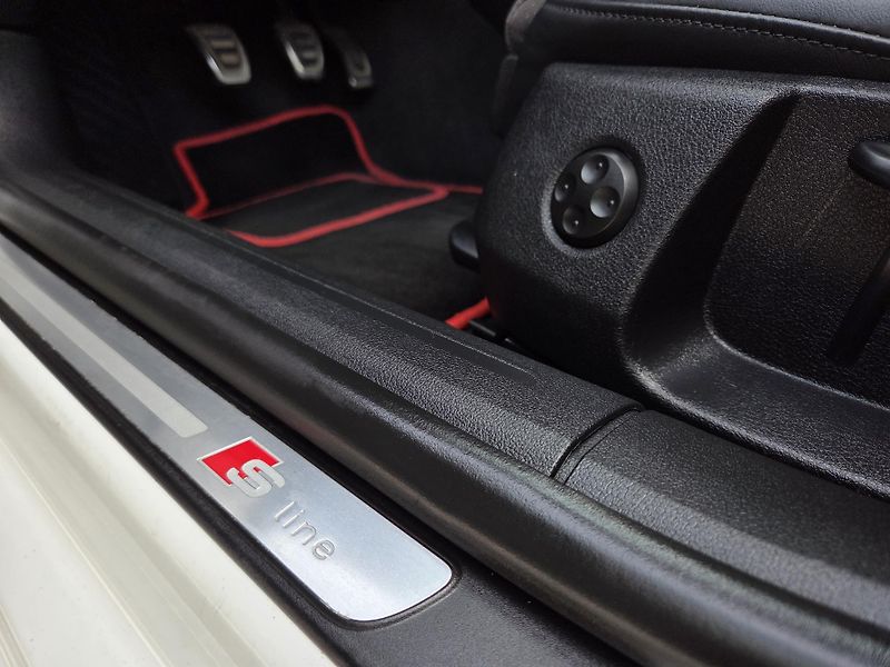 Audi A5 2,0 TDi Sportback - fotka 13 z 40