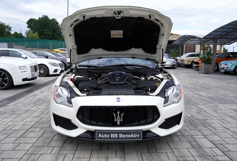 Maserati Quattroporte S Q4 3.0i V6/410 PS/automat/B& - fotka 9 z 50