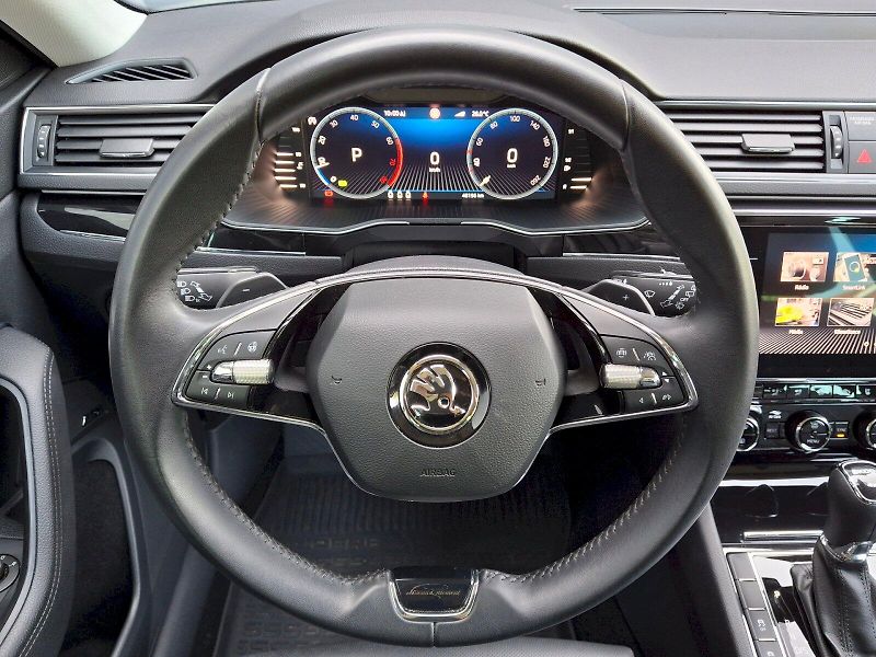 Škoda Superb (2024) Combi L&K DSG 4x4 2,0TSi 206kW - fotka 17 z 35