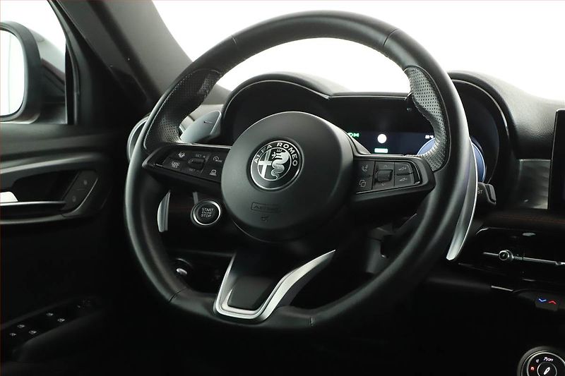 Alfa Romeo Tonale (2023) 1.3T Ibrida PHEV Q4 - fotka 17 z 21