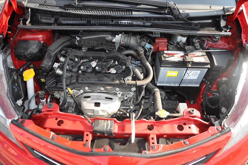 Toyota Yaris 1.33VVT-i 73kW - fotka 9 z 16
