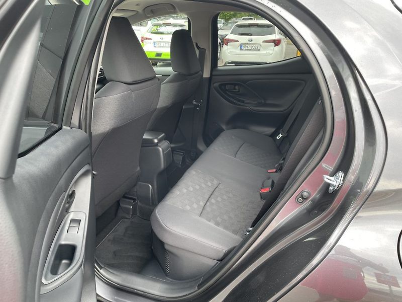 Toyota Yaris 1.5 Hybrid Style ODBĚR ihned - fotka 13 z 27