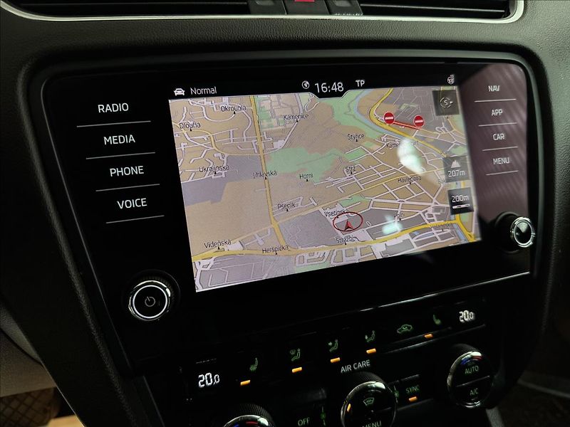 Škoda Octavia 2.0TDI 135kW 4x4 DSG L&K - fotka 19 z 44