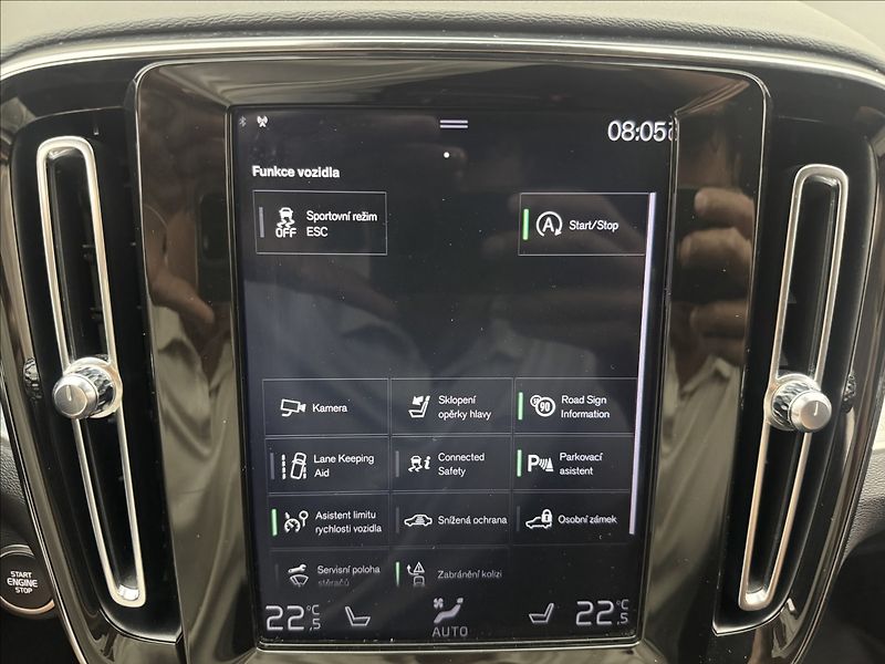 Volvo XC40 2,0 D3 AUTOMAT VÝHŘEV TAŽNÉ - fotka 15 z 41