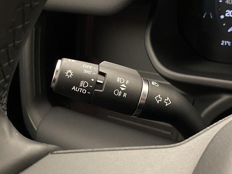 Land Rover Defender 110 D250 X-DYNAMIC SE AWD CZ - fotka 21 z 48