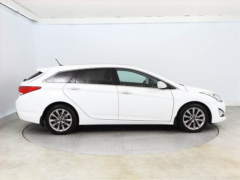 Hyundai i40 (2015) 1.7 CRDi, Xenony, Tempomat - fotka 6 z 16