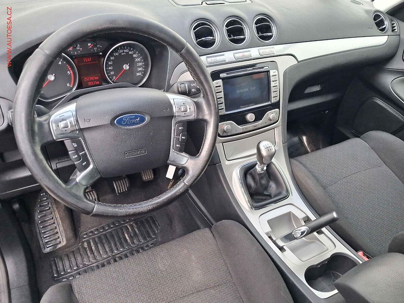 Ford S-MAX (2008) 1.8 TDCi, AC, TZ, park.asist - fotka 12 z 17