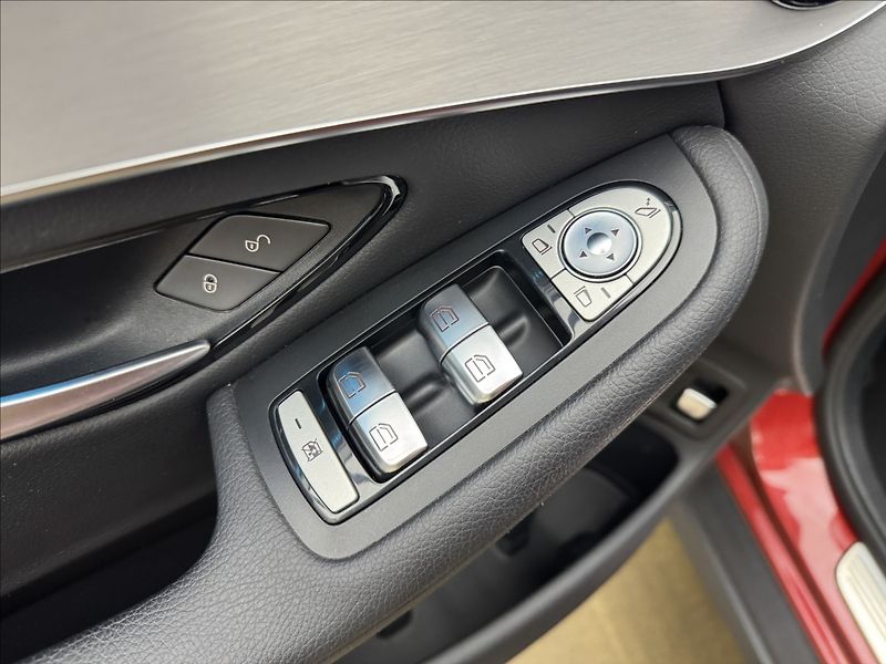 Mercedes-Benz GLC 2,1 4X4 VZDUCH 360° TAŽNÉ ČR - fotka 31 z 45