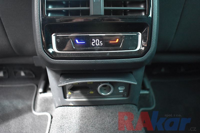 Volkswagen Passat Variant (2023) Business 2,0 TSI automat - fotka 25 z 34