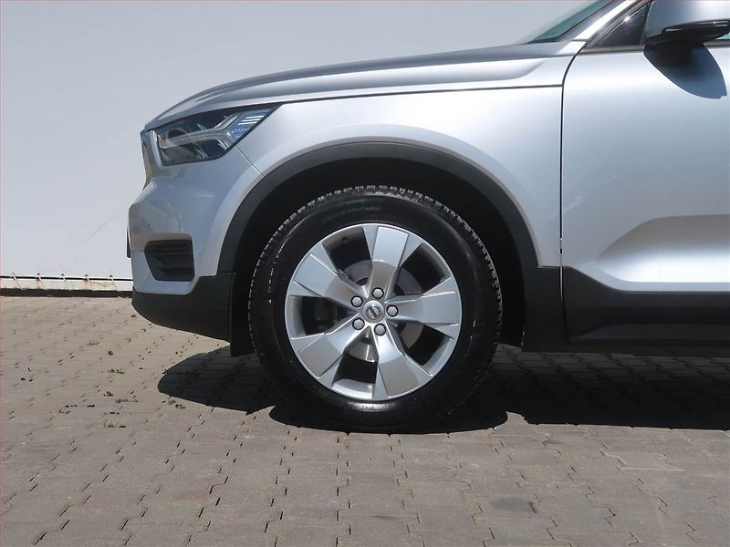 Volvo XC40 (2018) D3, Kůže, Navi, Tempomat - fotka 15 z 19