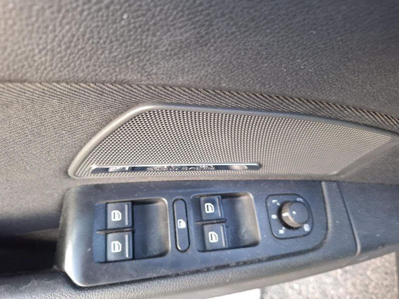 Škoda Superb (2015) 2.0TDI,DSG,xenon,NAVI - fotka 14 z 17