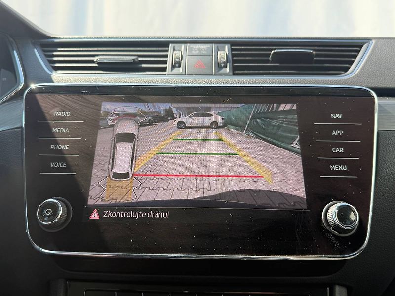 Škoda Superb (2021) 2.0 TDI 110 kW Style DSG - fotka 14 z 23