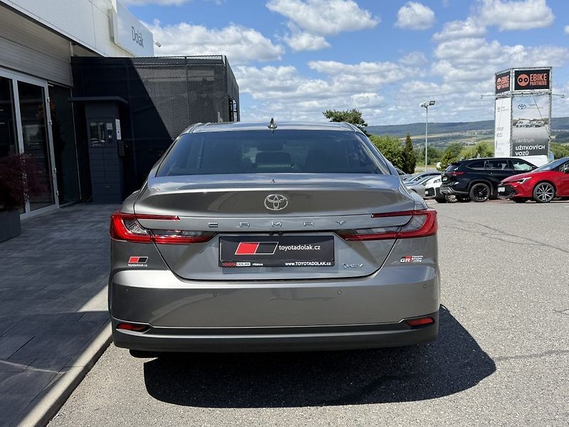 Toyota Camry 2.5 TNGA HEV, Executive - fotka 6 z 23