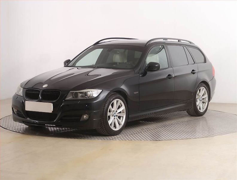 BMW Řada 3 (2009) 320 i, Navi, Xenony, Tempomat - fotka 2 z 19