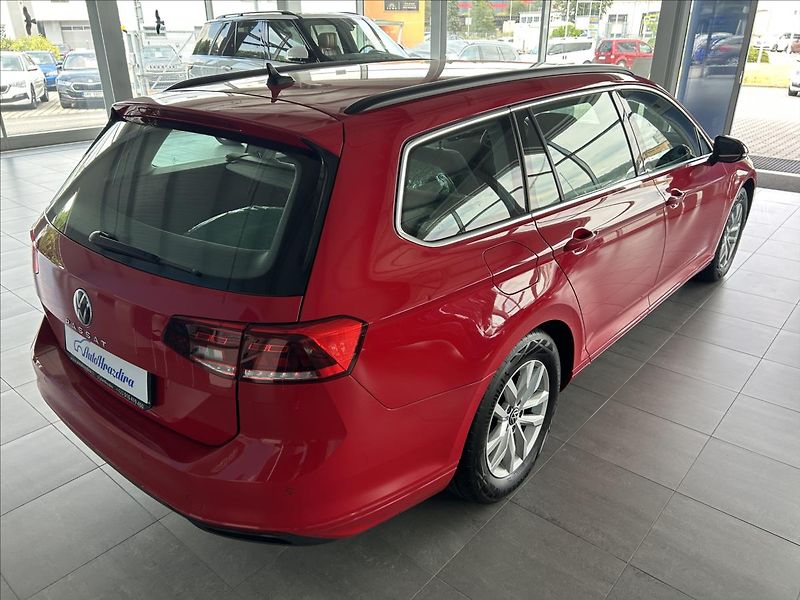 Volkswagen Passat 2,0   TDI 90kW,DSG,SERVISKA,AC - fotka 6 z 33