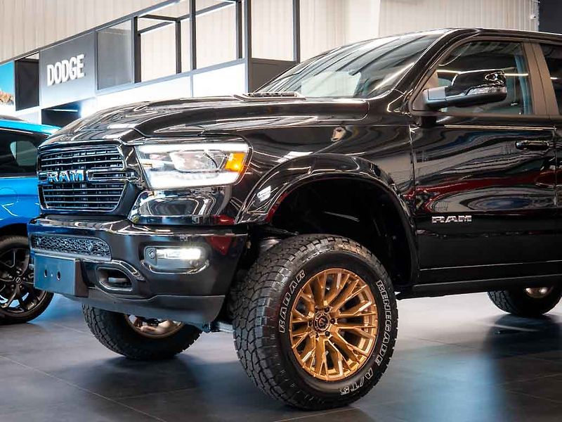 Dodge RAM (2025) 5.7 V8 Laramie Sport 6 LIFT - fotka 15 z 42