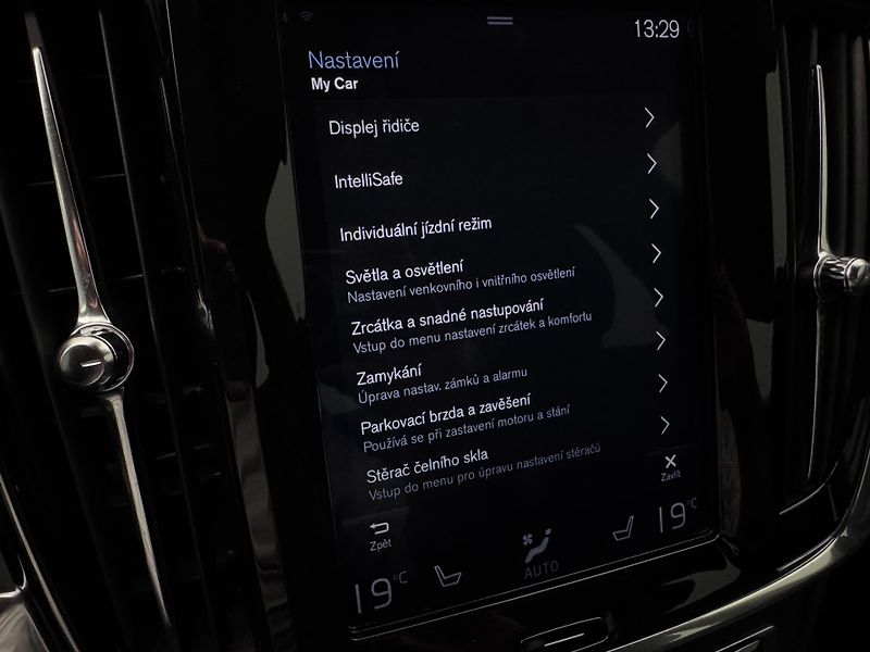 Volvo S90 T6 AWD MOMENTUM AUT 1.maj - fotka 45 z 53