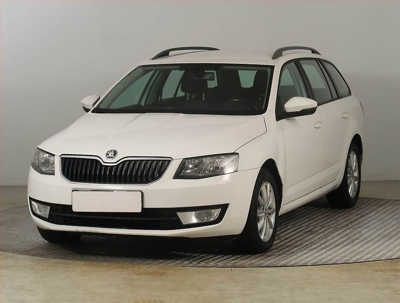 Škoda Octavia (2014) Ambition 1.6 TDI, Tempomat - fotka 2 z 18