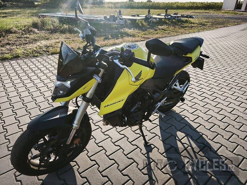 Honda CB 750 Hornet (2023) - fotka 15 z 19