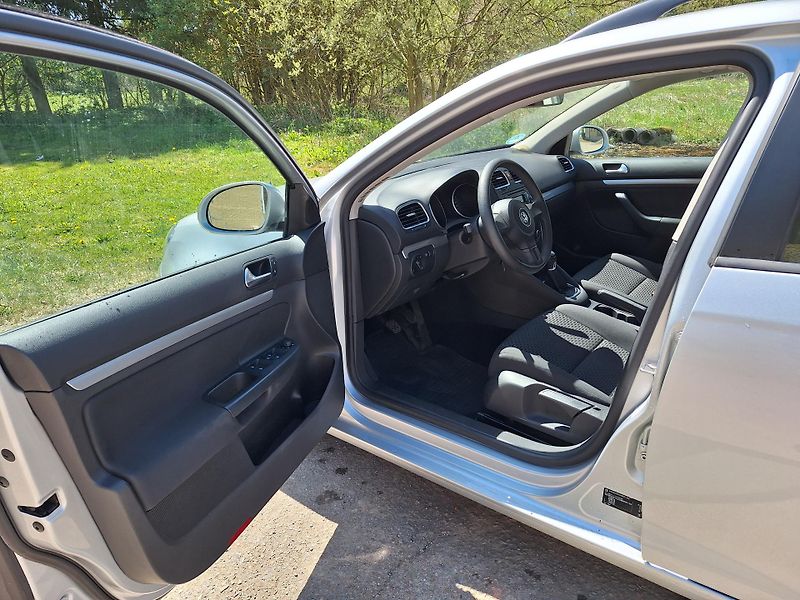 Volkswagen Golf (2012) VW Golf 1.6 tdi WEBASTO - fotka 10 z 19