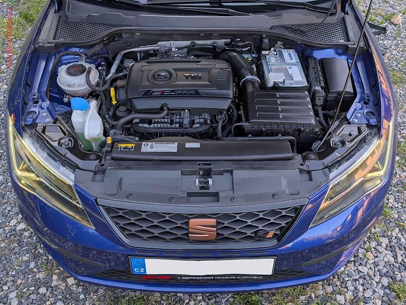 Seat Leon (2018) 2.0 TSi 4x4, DSG, LED - fotka 9 z 24