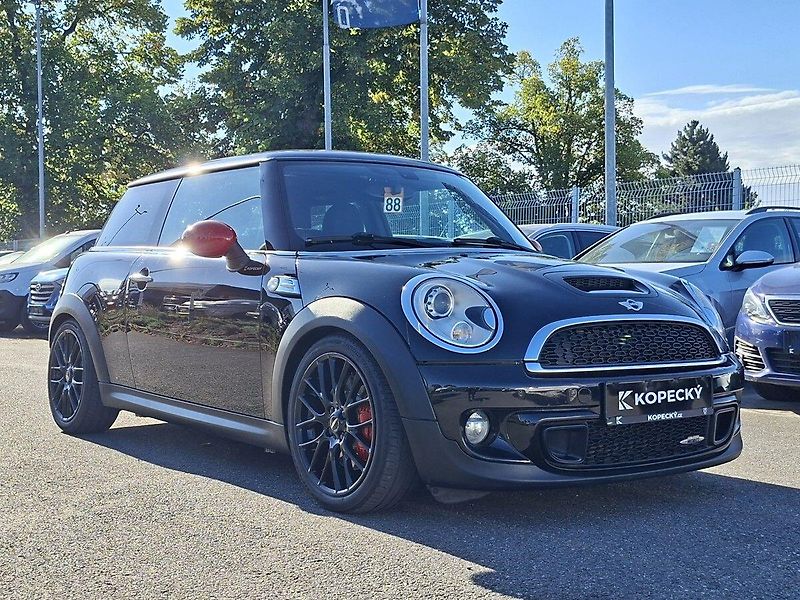 Mini Cooper JOHN WORKS 1,6i 155kW M6 - fotka 8 z 23