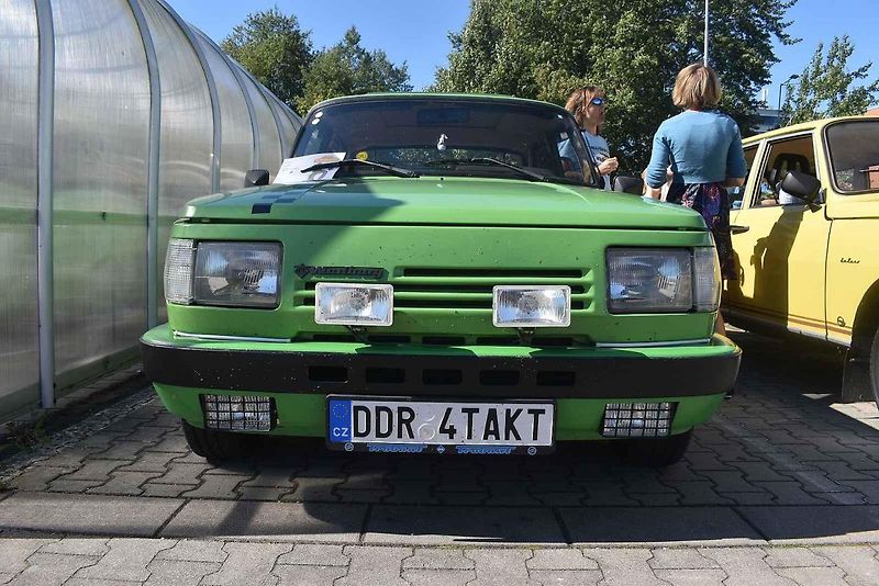 Tři desítky „chlouby“ východoněmeckého automobilového průmyslu si dalo sraz v Hradci Králové.