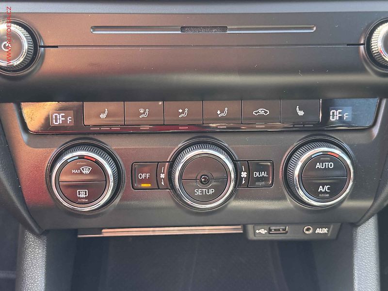 Škoda Octavia (2013) 1.6TDi, ČR, Elegance - fotka 15 z 15