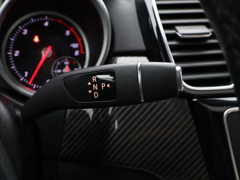 Mercedes-Benz GLE 3,0 350d 190kW 4Matic CZ DPH - fotka 21 z 36