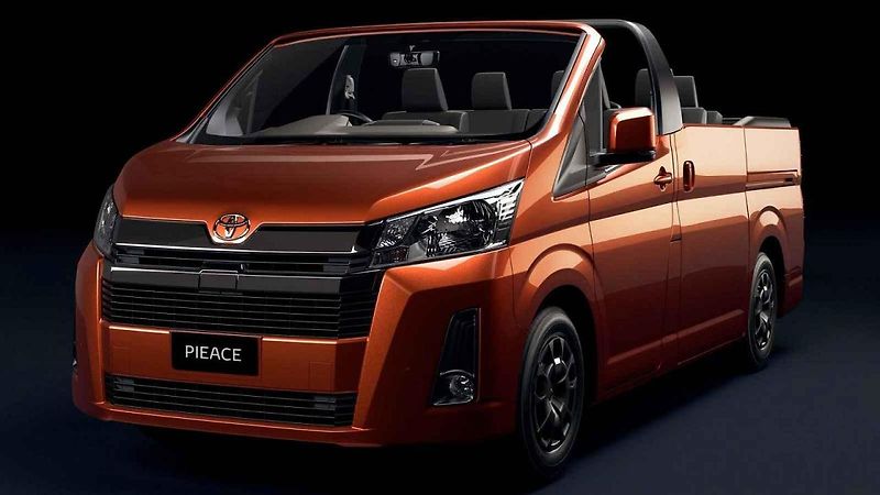 Personifikvaný nápis na víku zavazadelníku modele Škoda Scala