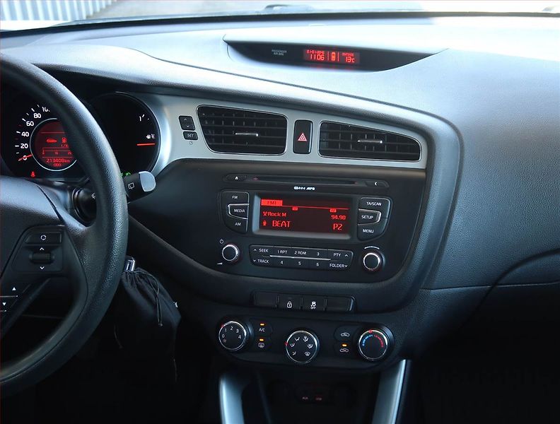 Kia Ceed (2013) 1.4 CVVT, ČR,1.maj, Serv.kniha - fotka 12 z 17